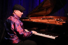 SmyPianoDarkEyes